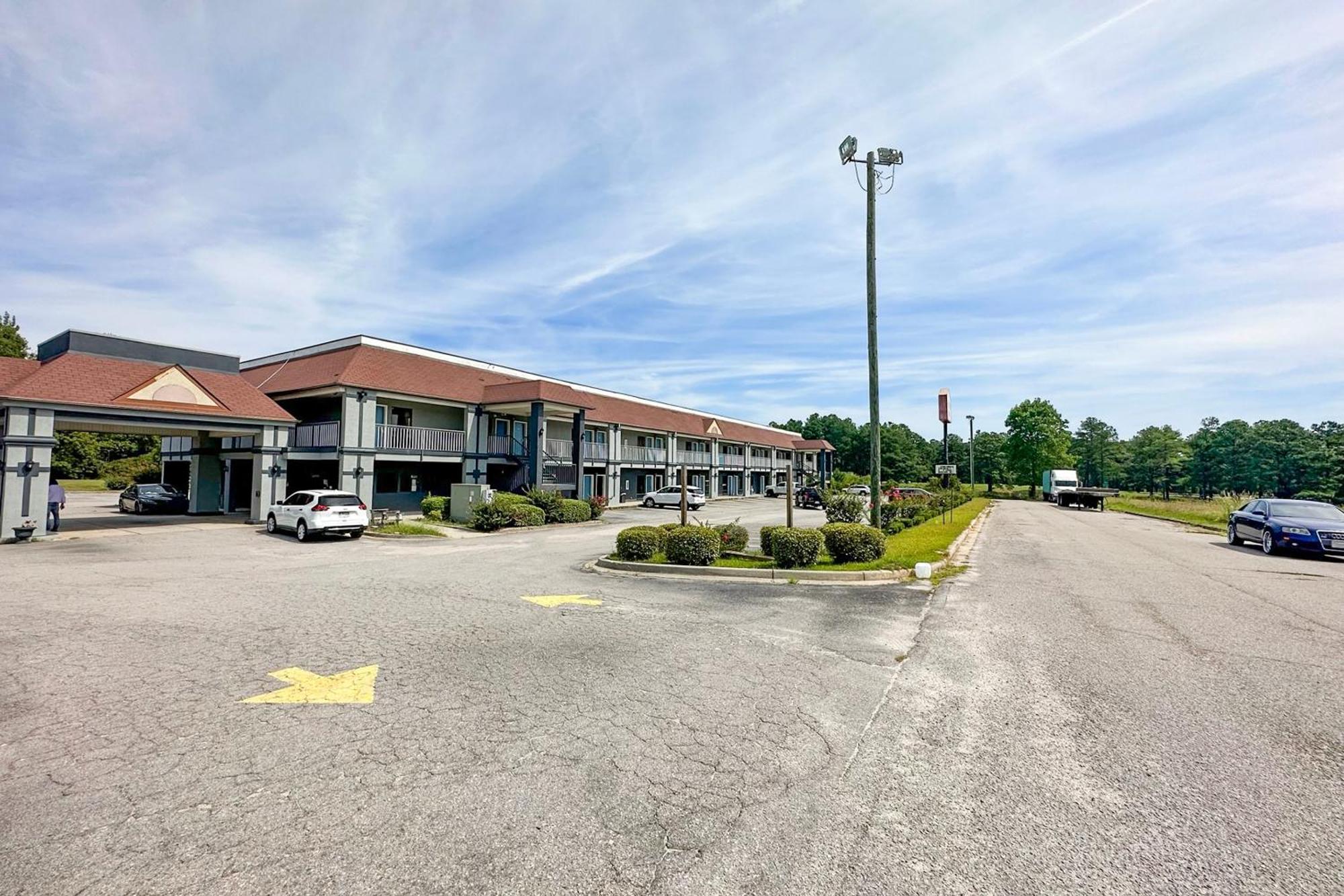 Executive Inn Ridgeway I-77 ภายนอก รูปภาพ