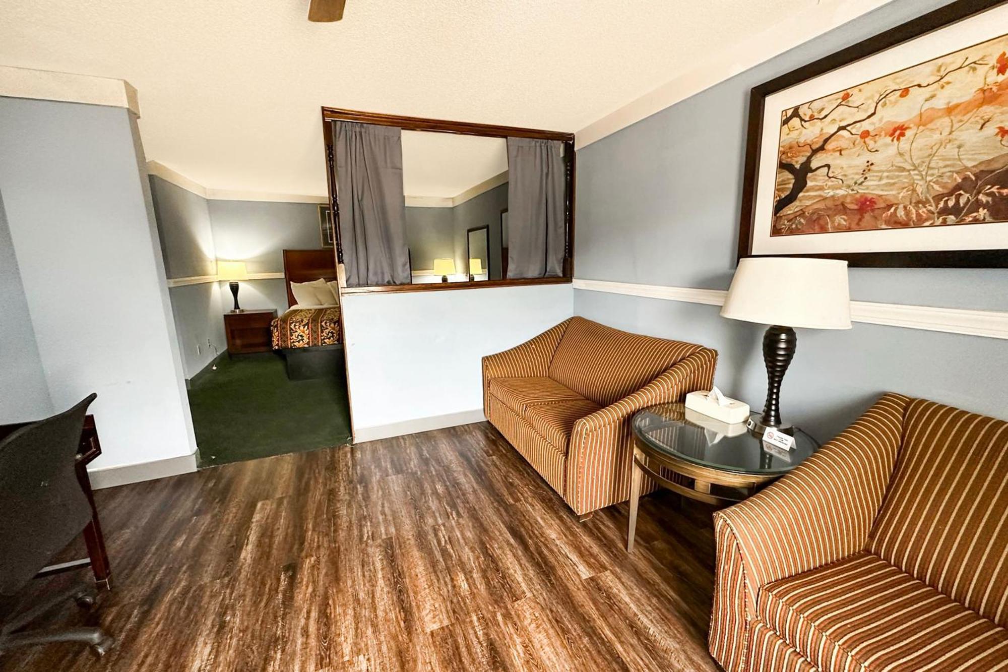 Executive Inn Ridgeway I-77 ภายนอก รูปภาพ