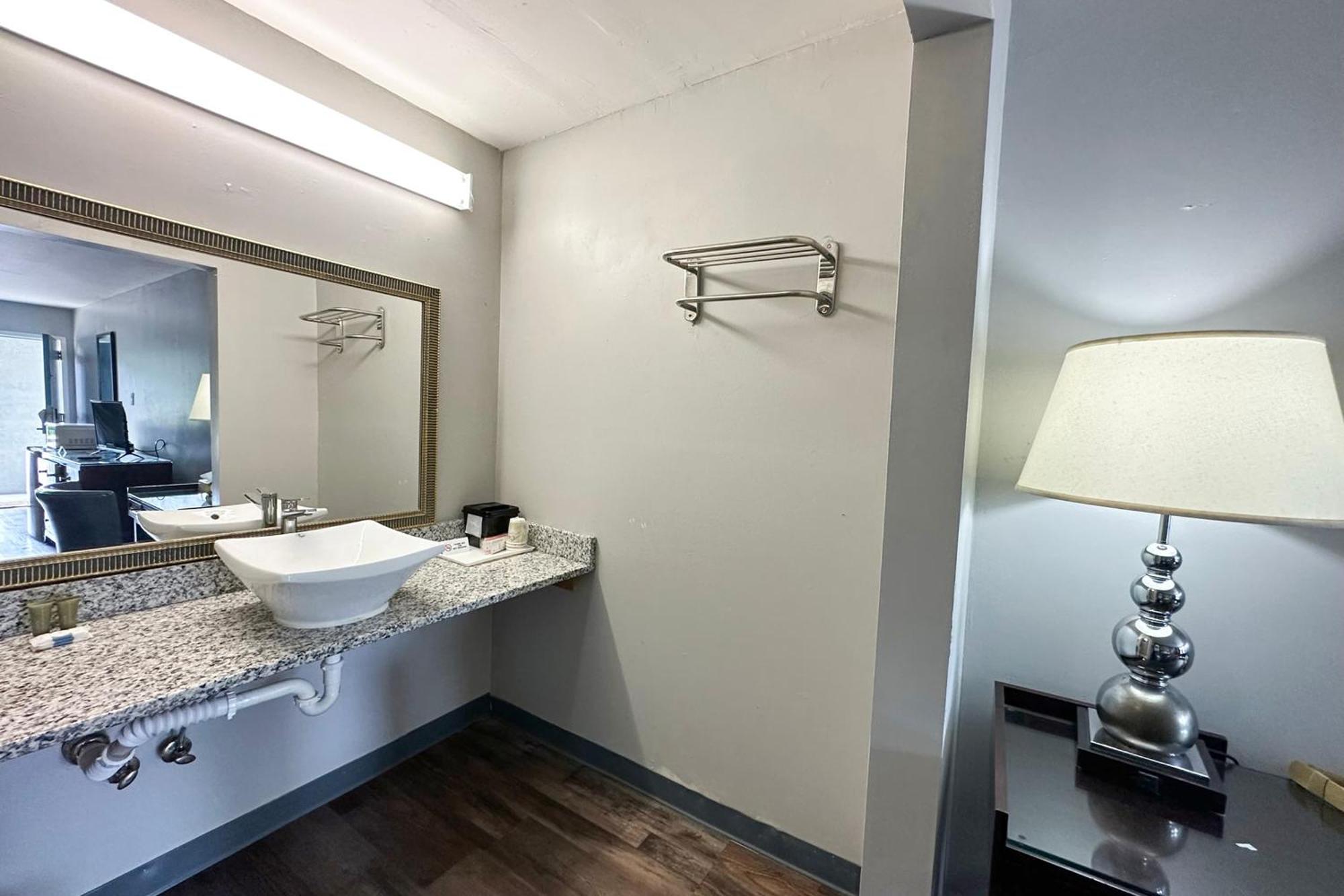 Executive Inn Ridgeway I-77 ภายนอก รูปภาพ