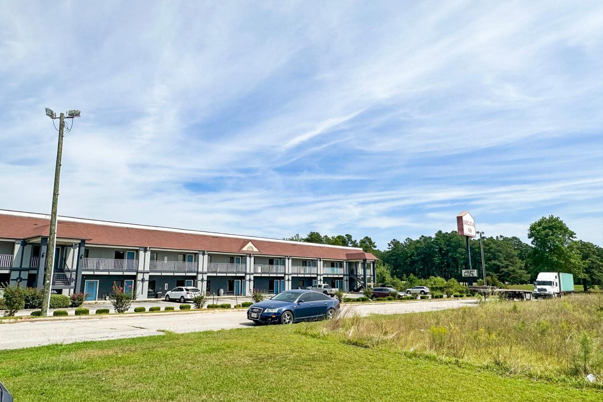 Executive Inn Ridgeway I-77 ภายนอก รูปภาพ