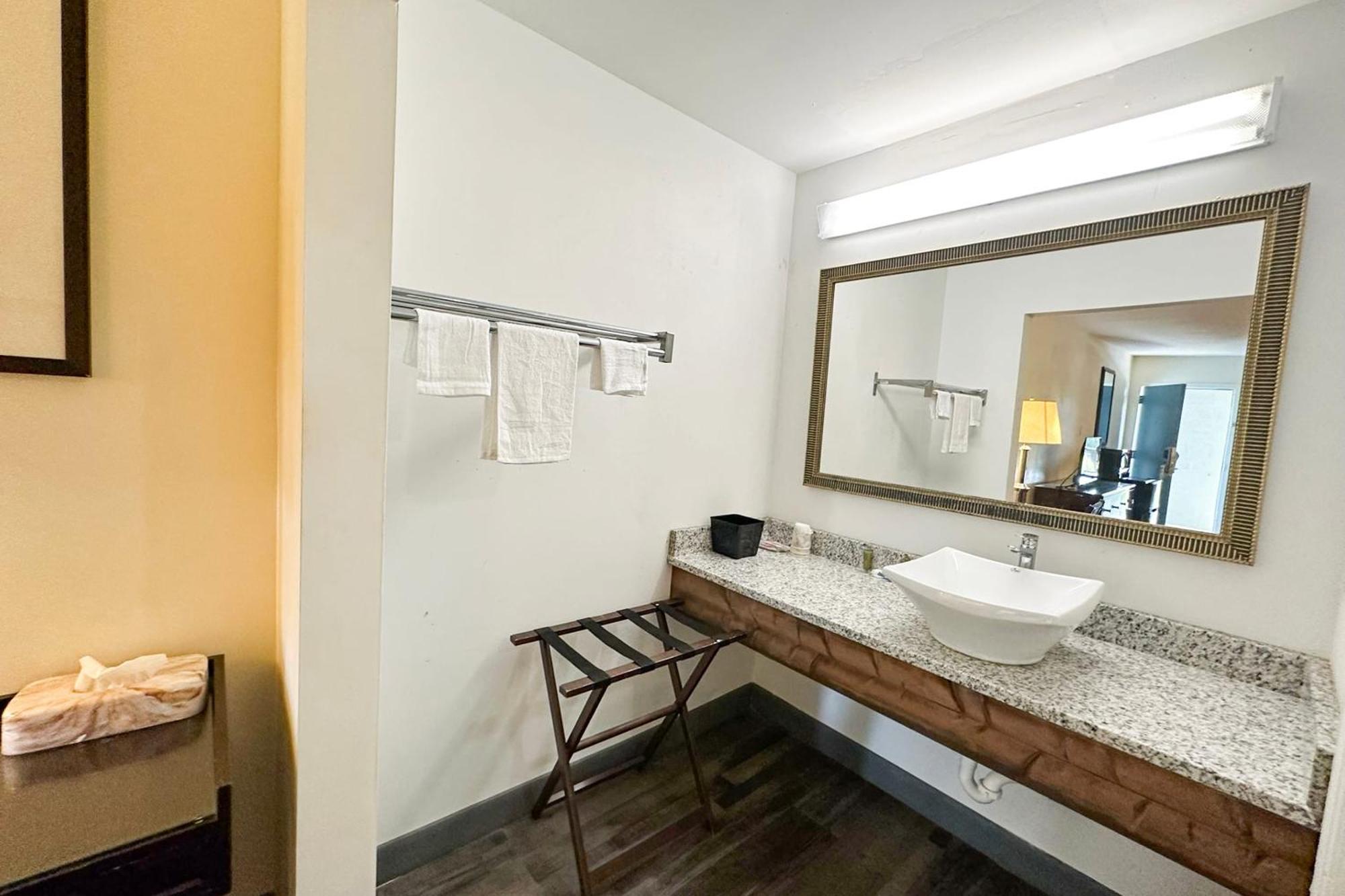 Executive Inn Ridgeway I-77 ภายนอก รูปภาพ