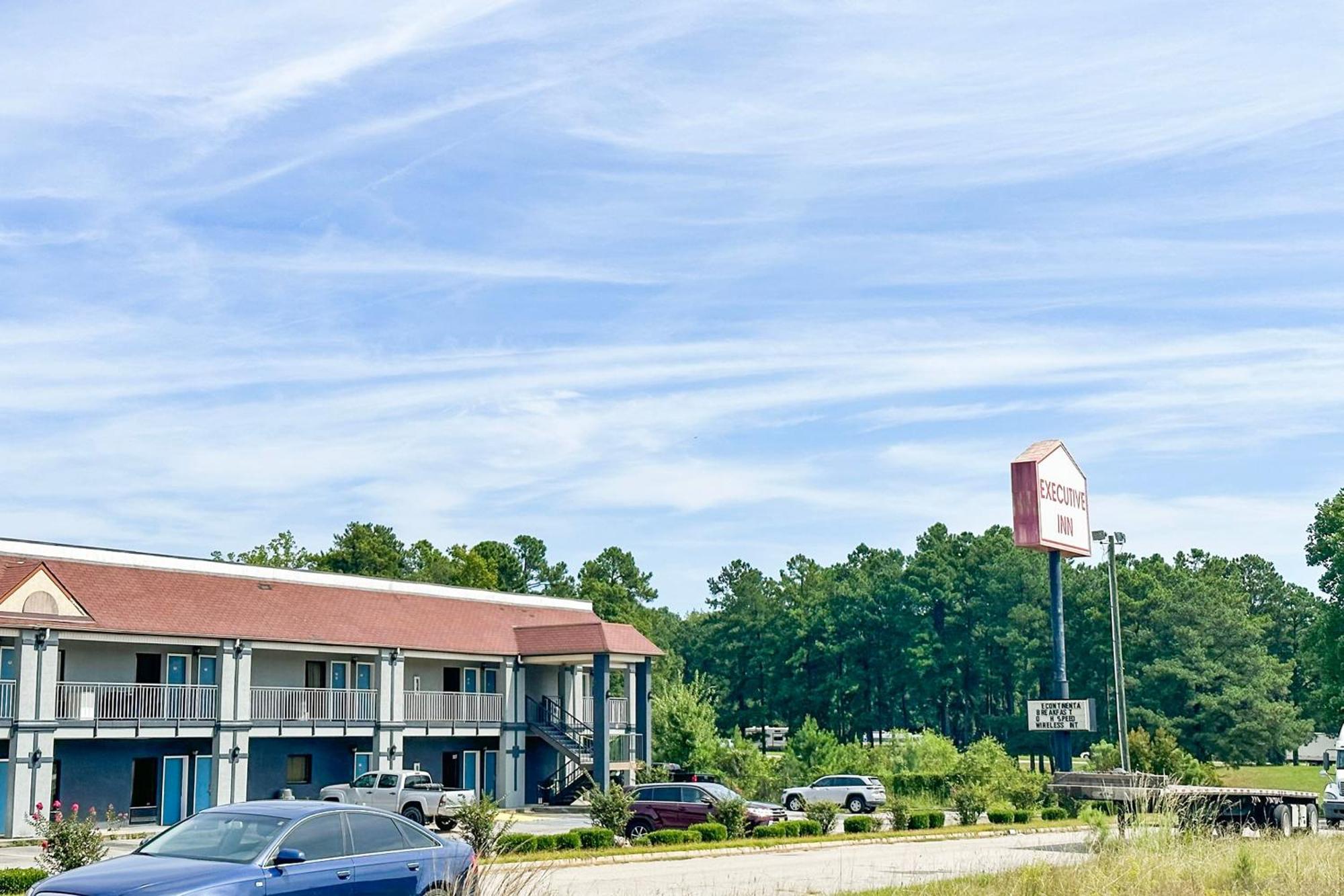 Executive Inn Ridgeway I-77 ภายนอก รูปภาพ